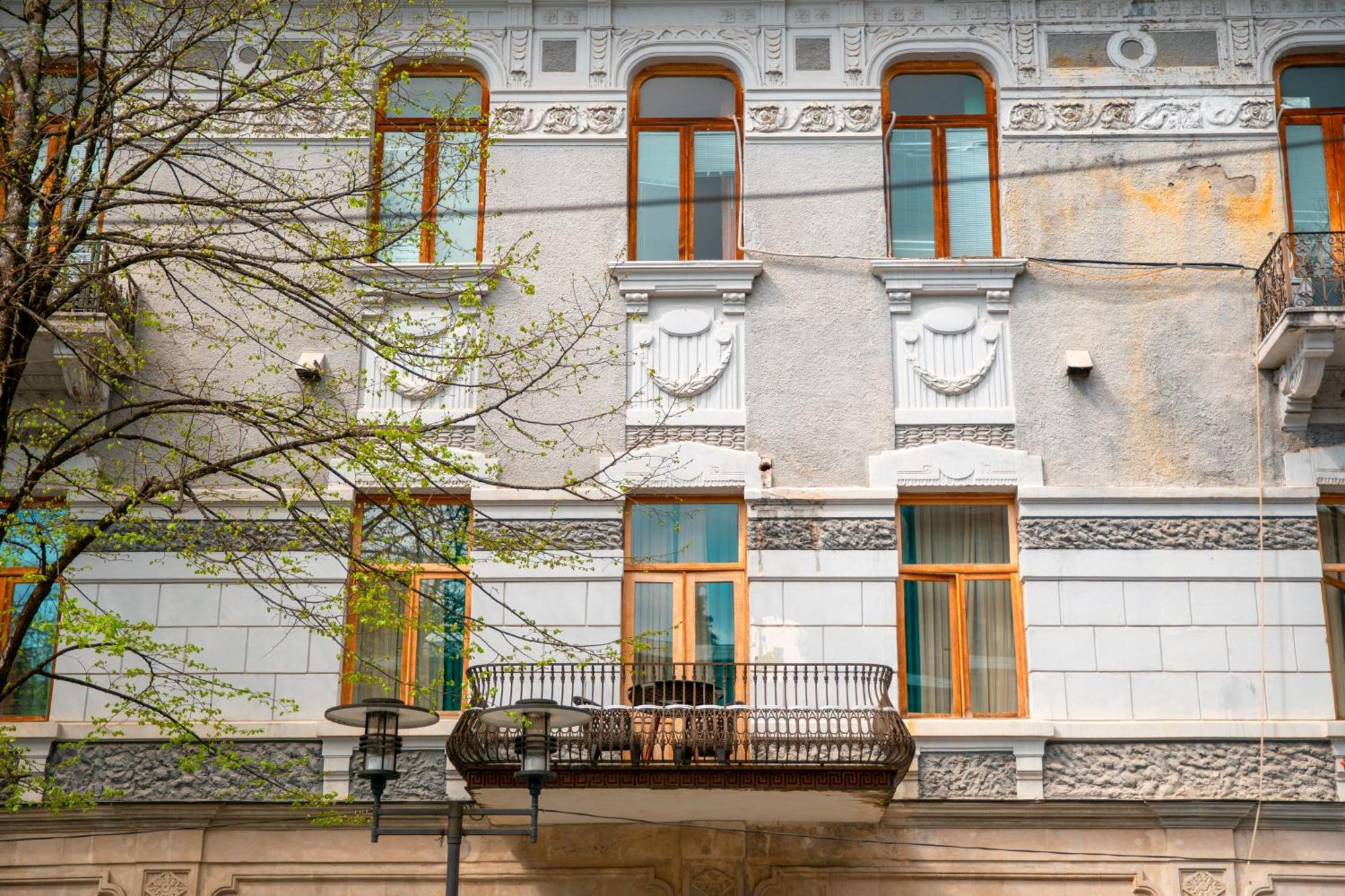 Belona Hotel Kutaisi Exterior foto