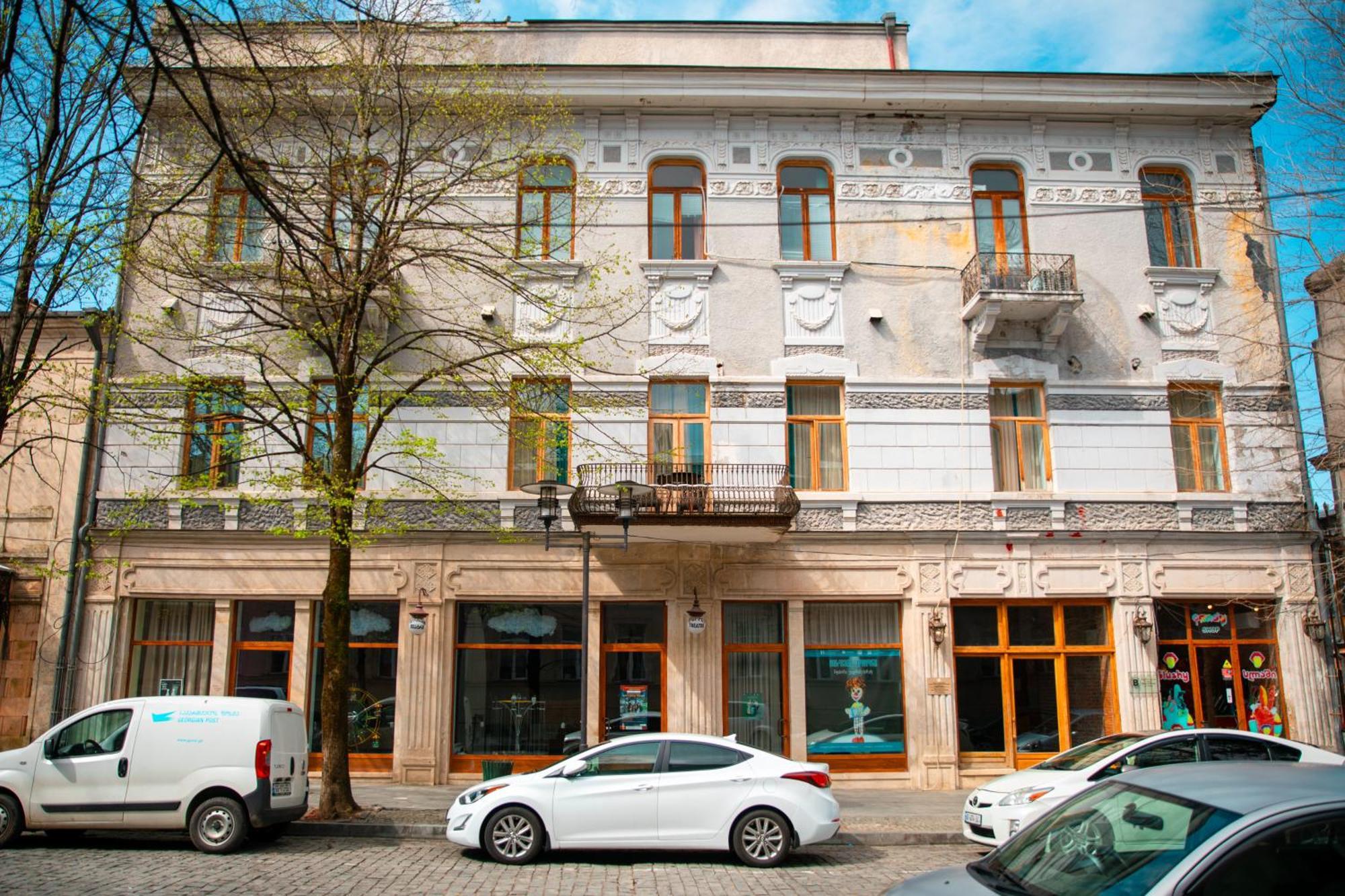Belona Hotel Kutaisi Exterior foto