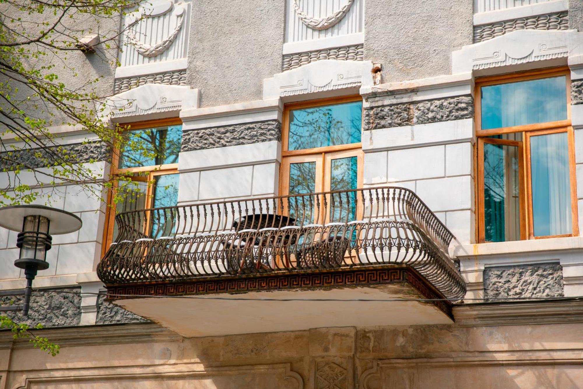 Belona Hotel Kutaisi Exterior foto
