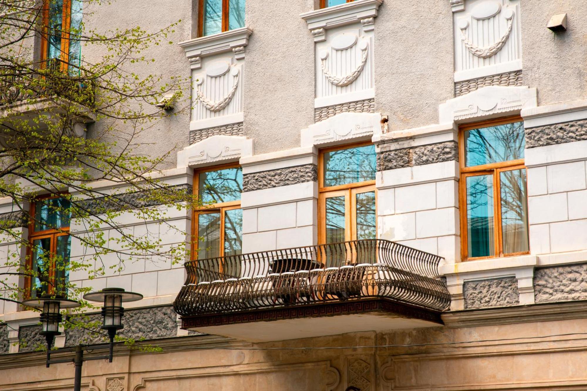 Belona Hotel Kutaisi Exterior foto