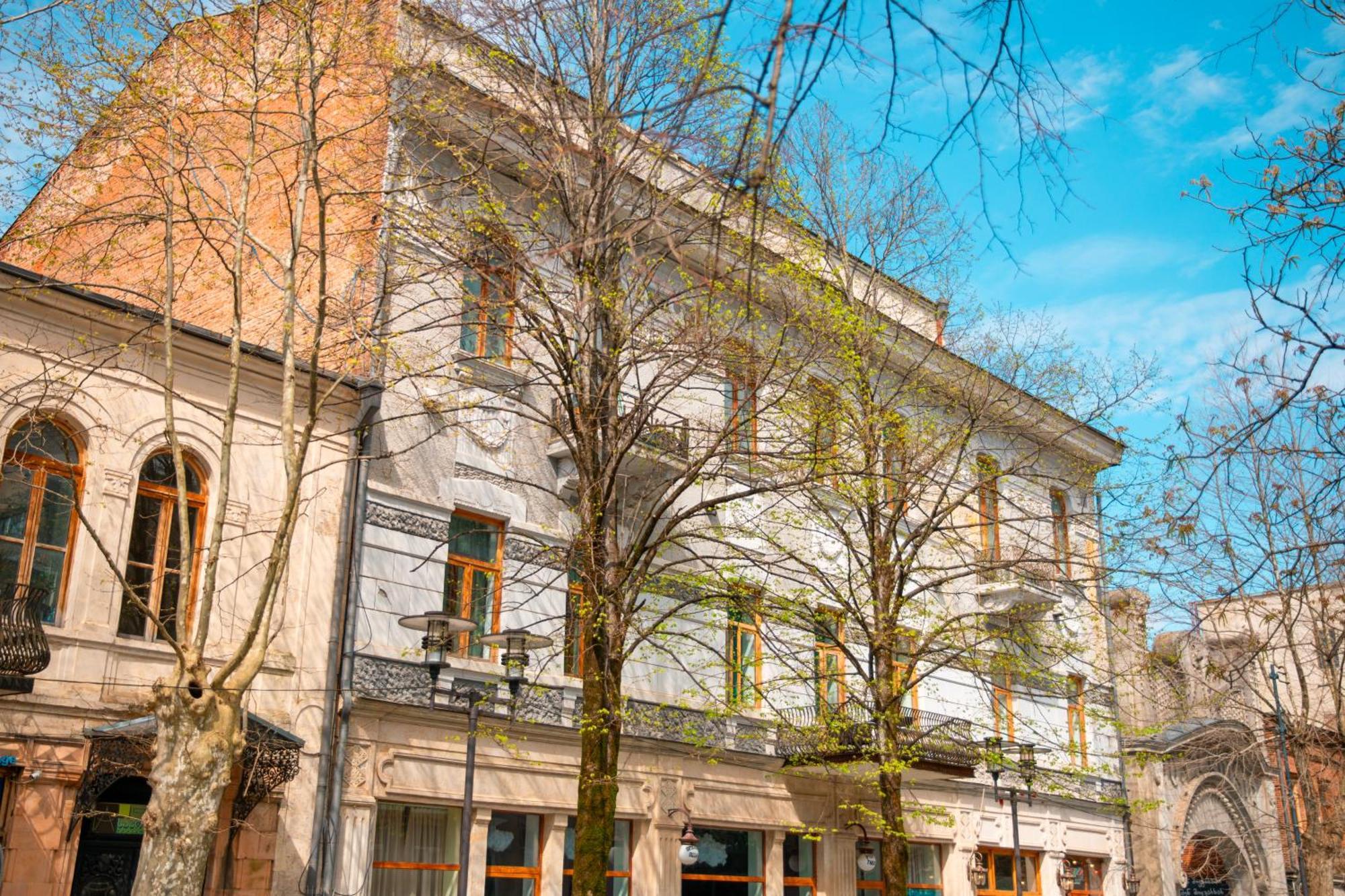 Belona Hotel Kutaisi Exterior foto