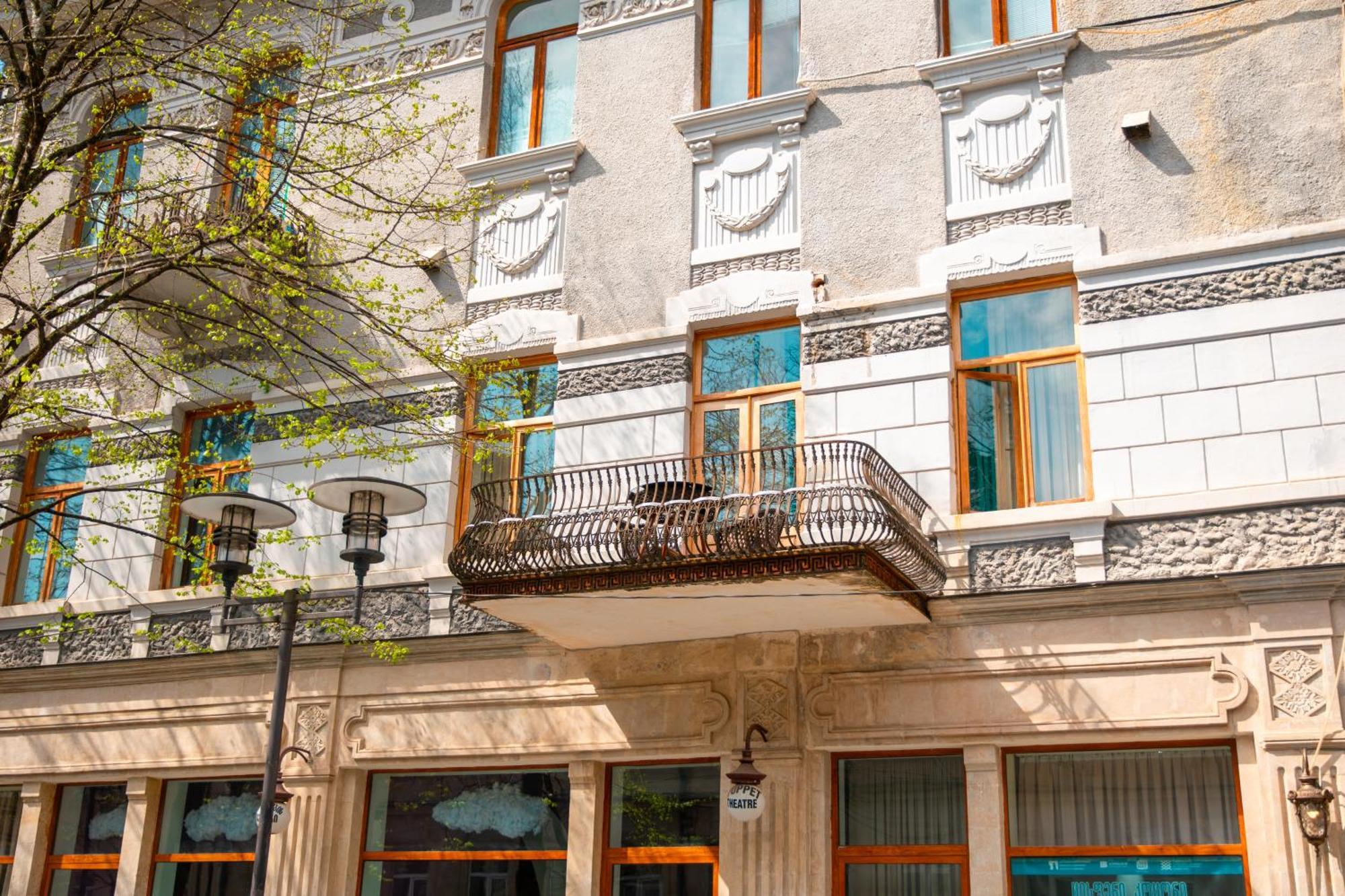 Belona Hotel Kutaisi Exterior foto